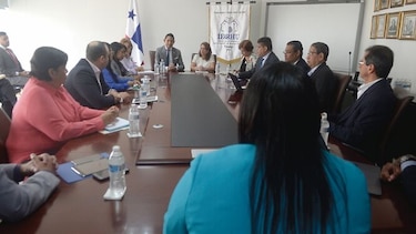 Instalan mesa técnica para revisión de la beca universal