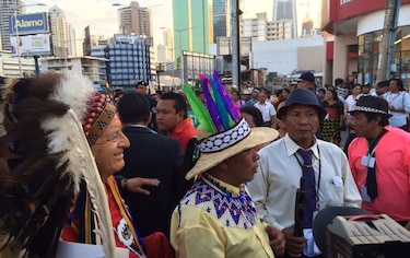 Pueblos originarios marchan hacia Atlapa, sede de la Cumbre de las Américas
