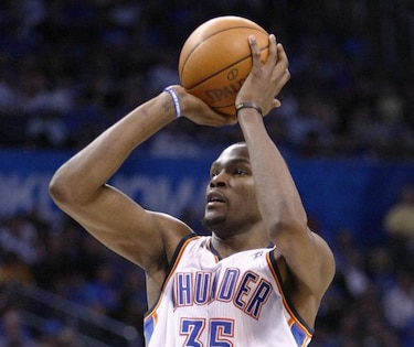 Durant sufre fractura en un pie; incierto su retorno a la cancha