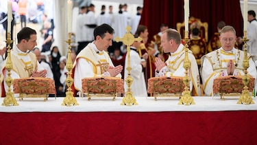 El Vaticano excomulga a los obispos rebeldes del grupo de los lefebvrianos