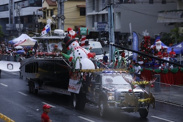 Desfile de Navidad ‘Ciudad de las Estrellas’ llena de color la calle 50