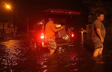 Vientos y lluvias del huracán Florence azotan la costa este de Estados Unidos