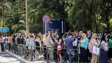 Un fuerte sismo provoca el pánico en Atenas