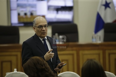 Rigoberto González seguirá investigando a Kenia Porcell; el magistrado de garantías rechaza una solicitud para apartarlo del caso