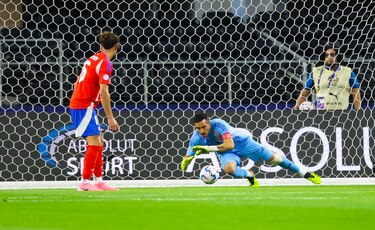 La longevidad de Bravo y Guerrero, lo único para destacar en el empate sin goles entre Chile y Perú