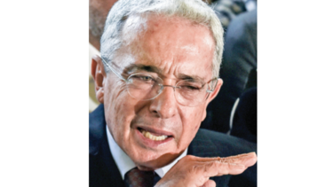Expresidente Álvaro Uribe está en  arresto domiciliario