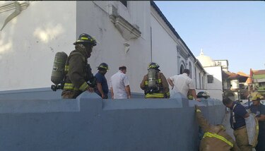Bomberos atienden conato de incendio en la Catedral Metropolitana