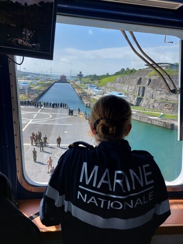 El grupo naval francés Jeanne D’Arc atravesó el Canal de Panamá en su viaje de formación para oficiales de marina