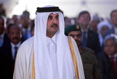 El emir de Catar llama a príncipe saudita para iniciar un diálogo