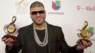 Farruko es acusado de esconder 52 mil dólares en zapatos y equipaje