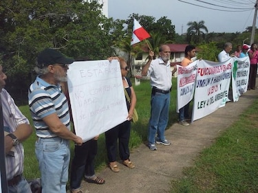Protesta en Clayton por venta de terrenos en el área revertida