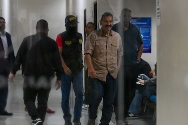 Juez ordena reporte periódico para Genaro López y arresto domiciliario para Marco Andrade