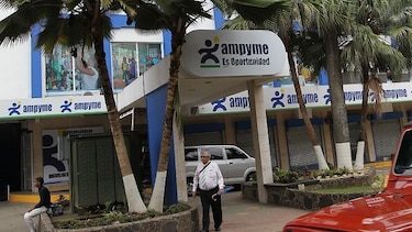Abogados de la Ampyme presentan denuncia en Fiscalía Anticorrupción