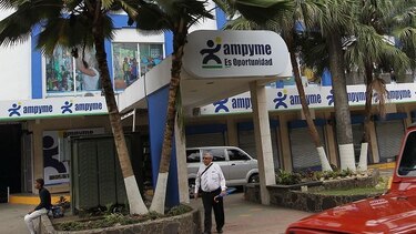 Abogados de la Ampyme presentan denuncia en Fiscalía Anticorrupción