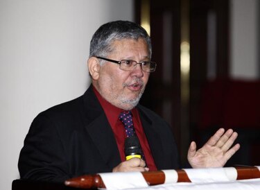 Noriega puede estar en Panamá antes de Navidad si trámites son expeditos