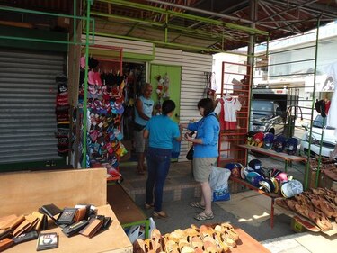MOP ordena a concejales chitreanos remover a buhoneros