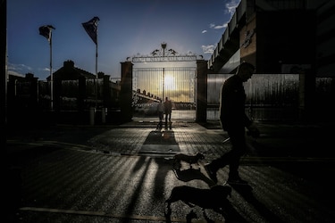 Dinero público y salarios millonarios: tormenta en la Premier League