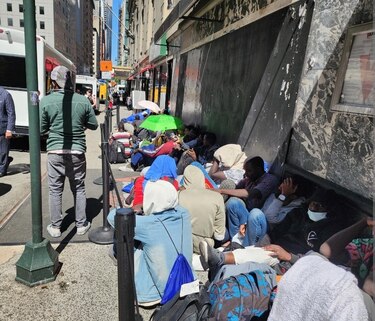 La crisis migratoria en Nueva York deriva en campamentos y mayor escrutinio policial