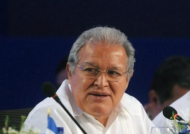 Sánchez Cerén y Solís llegan a Panamá para estar en toma de posesión de Varela