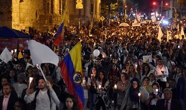 Decenas de miles marchan a favor de la paz en  Colombia