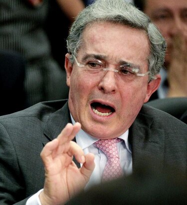 Uribe critica acuerdo político con guerrilla colombiana FARC