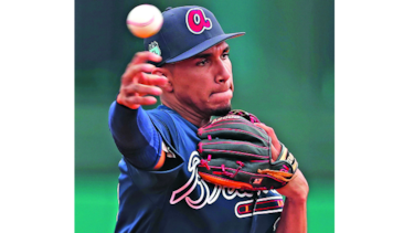 Camargo pasa el susto del debut