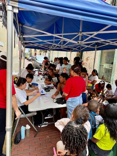Feria de salud comunitaria brinda atención médica gratuita a más de 200 personas en el Casco Antiguo