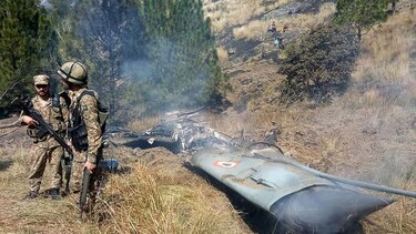 Sube tensión en Cachemira: India y Pakistán aseguran haber derribado aviones