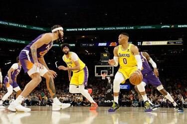 Los Lakers quedan fuera de los ‘playoffs’, una debacle histórica