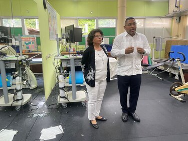 Vehículo antimotines ‘Pitufo’ de la Policía Nacional daña  laboratorios de la Facultad de Medicina de la Universidad de Panamá