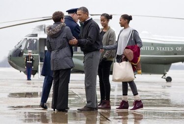 Obama regresa de vacaciones para afrontar un mar de problemas