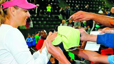 Sharapova se retira por lesión en Cincinnati