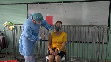 En cuatro días vacunan con AstraZeneca a más de 5 mil personas en el área metropolitana