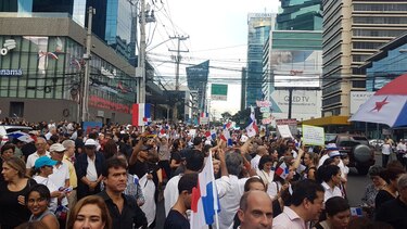 '¡Queremos la verdad, no más impunidad!', ciudadanos en manifestación por caso Odebrecht