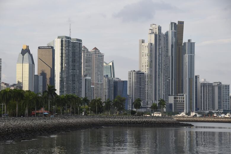 Economía de Panamá se desacelerará este año según el FMI; crecerá 2.5% y 3% en 2025