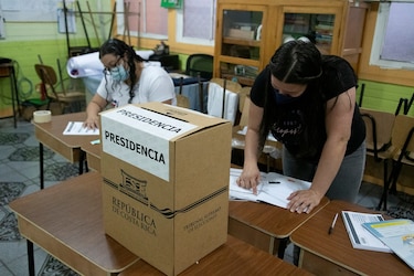 Costa Rica elige en balotaje a un presidente que enfrente la pobreza y el desempleo
