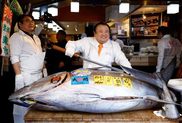 Atún alcanza precio récord en la primera subasta del año en Tokio
