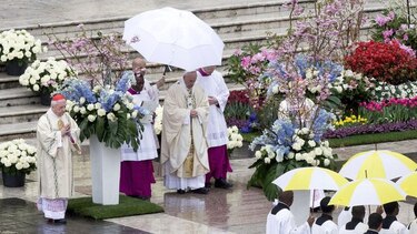 El papa Francisco exige en la Pascua que cesen las tragedias y persecuciones