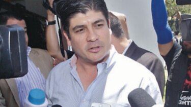 Ticos protestan frente a la Corte por reforma fiscal