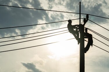Naturgy vulneró los derechos de los consumidores y fue negligente, advierte la Defensoría del Pueblo