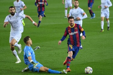 Barcelona golea al Huesca en la fiesta de Lionel Messi