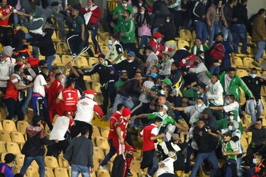 Bogotá cierra los estadios tras violencia entre los hinchas