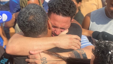 “Es un infierno lo que vivimos en El Salvador”: un barrio de Venezuela festeja el regreso de 4 repatriados que denuncian abusos en el CECOT