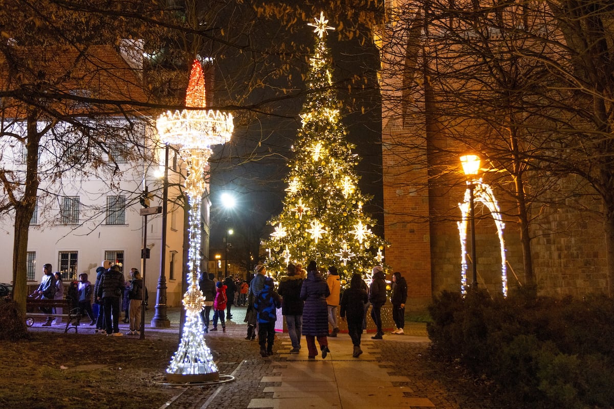 Así se ilumina el mundo para recibir la Navidad