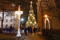 Así se ilumina el mundo para recibir la Navidad