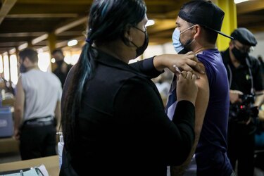 Costa Rica superó el 50% de población parcialmente inmunizada contra Covid-19