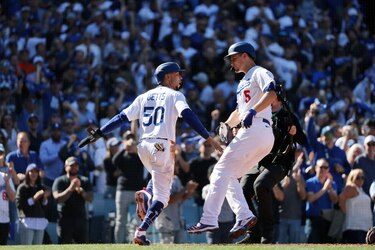 Jonrones de Seager y Bellinger le dan triunfo 6x5 a los Dodgers sobre los Bravos