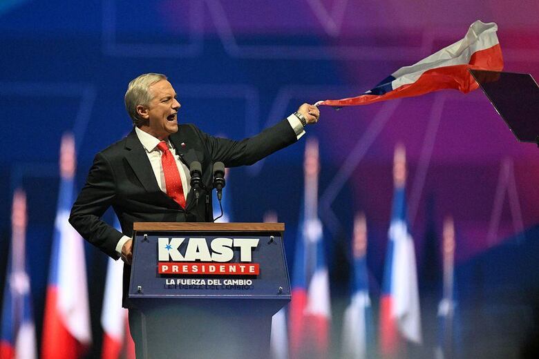 José Antonio Kast, el ultraderechista que quiere aglutinar el voto de oposición y ser presidente de Chile al tercer intento