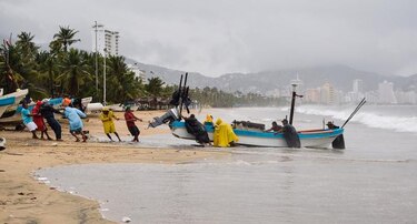 Norma se convierte en huracán en el Pacífico cerca de México