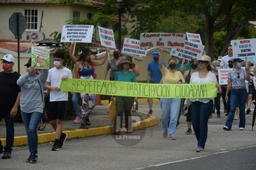 Residentes de Clayton protestan para rechazar ampliación de vía